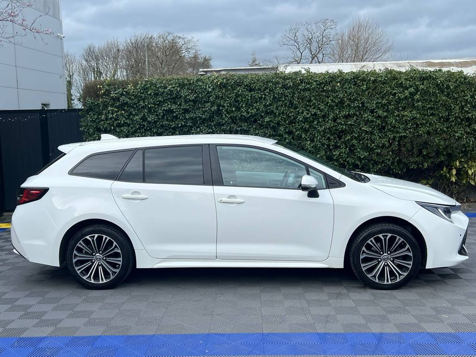 2022 Toyota Corolla - image 2