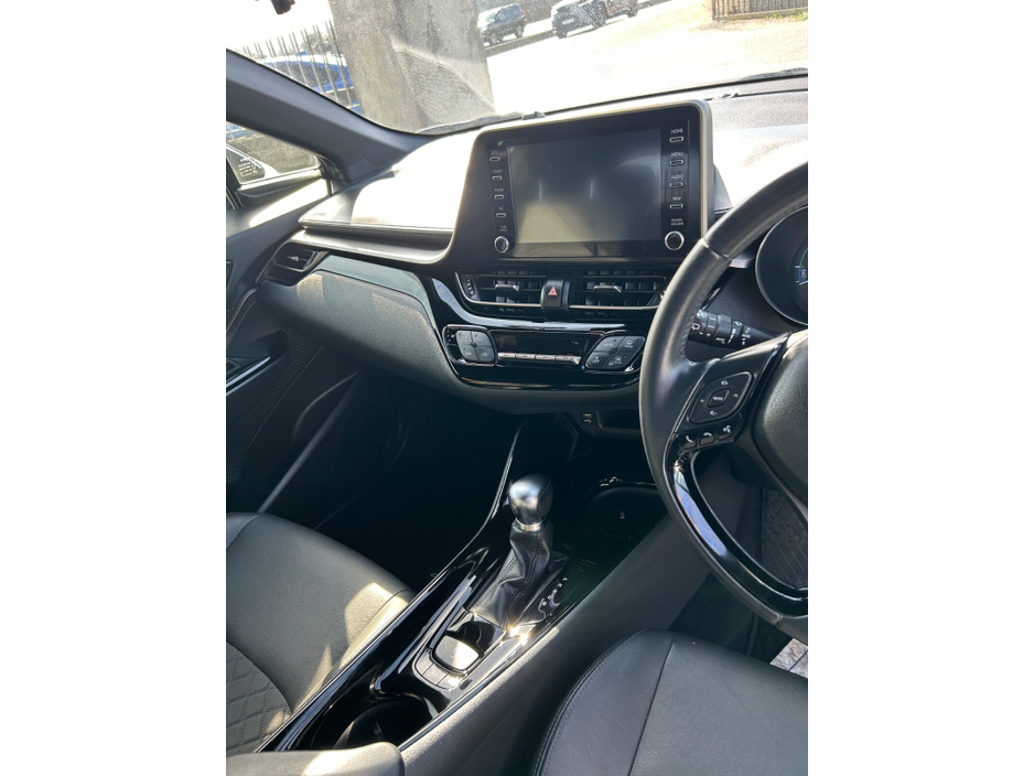 2020 Toyota C-HR - image 9