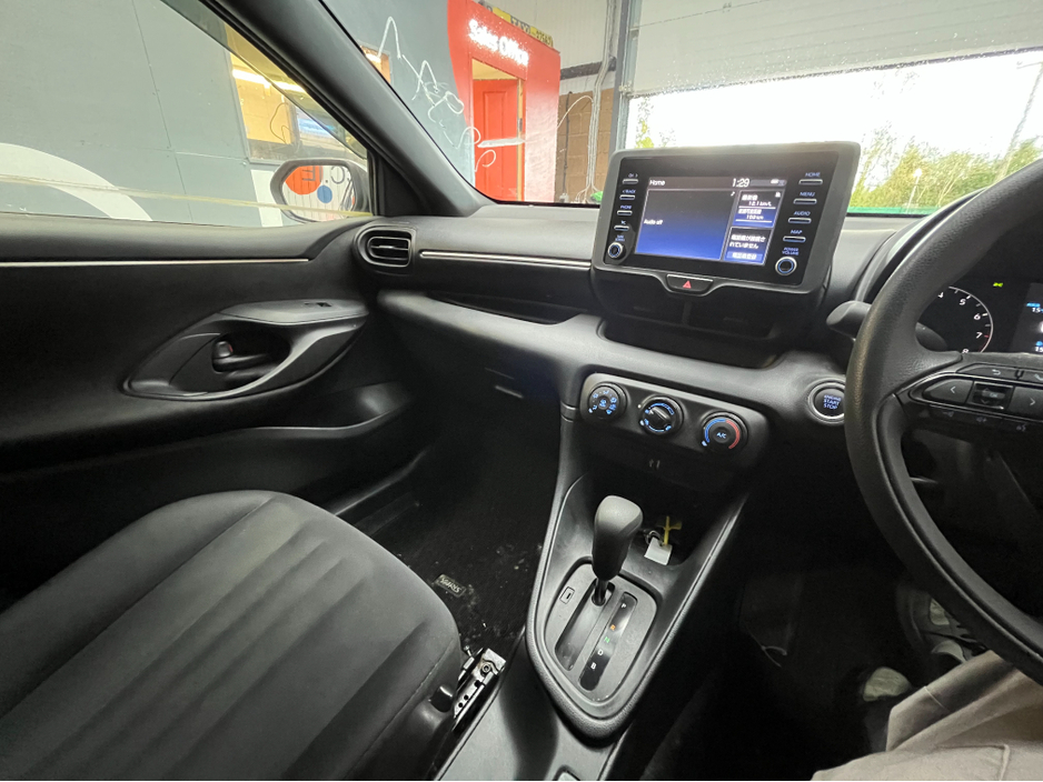 2023 Toyota Yaris - image 13