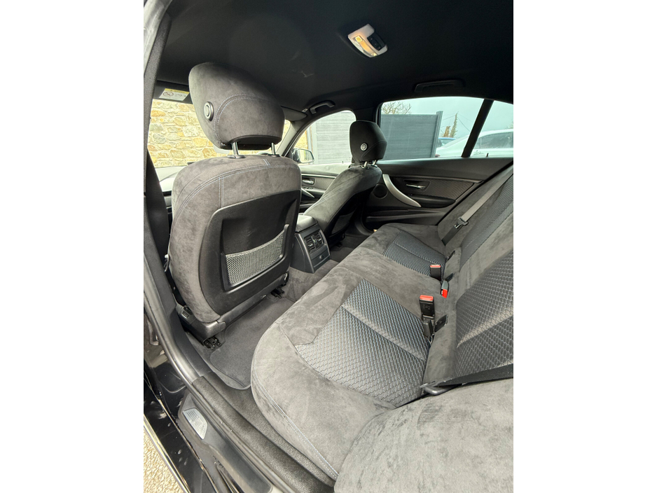 2015 BMW 3 Series - image 21