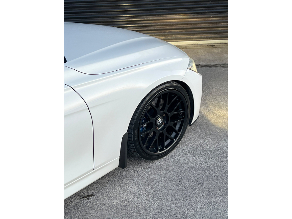 2012 BMW 3 Series - image 8