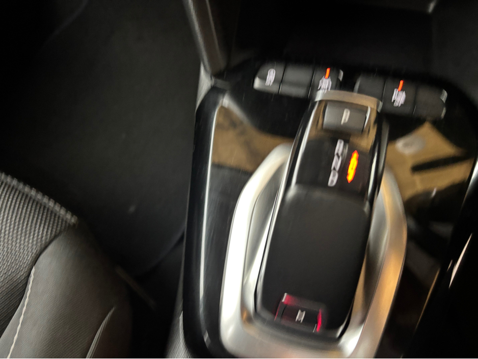 2022 Opel Corsa - image 10