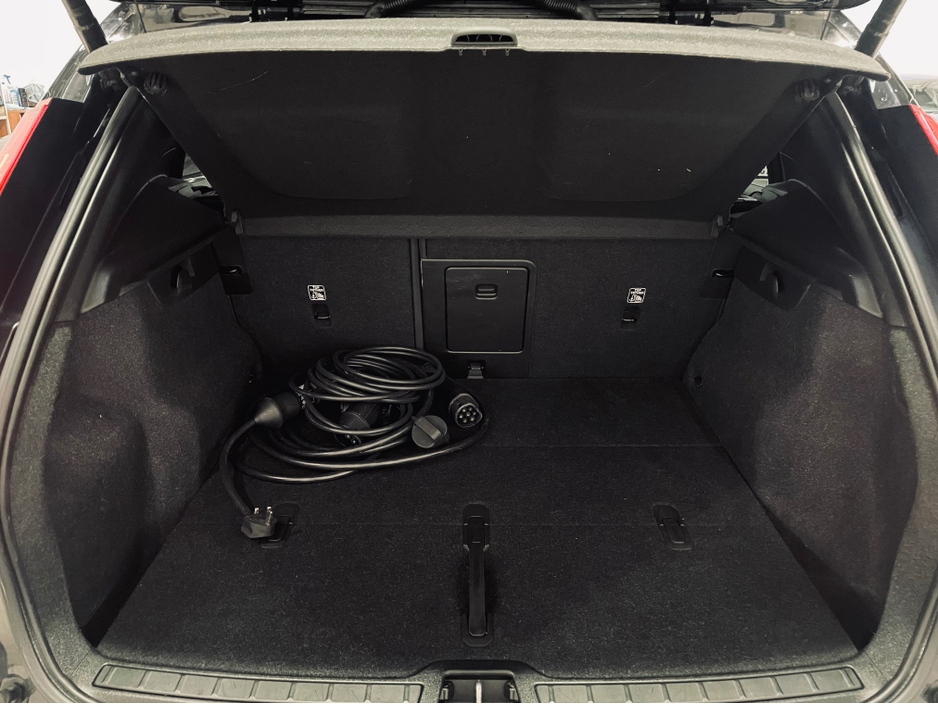 2023 Volvo XC40 - image 22