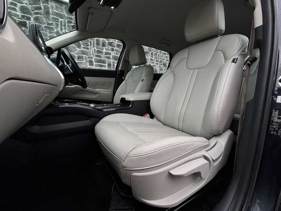 2022 Kia Sorento - image 16