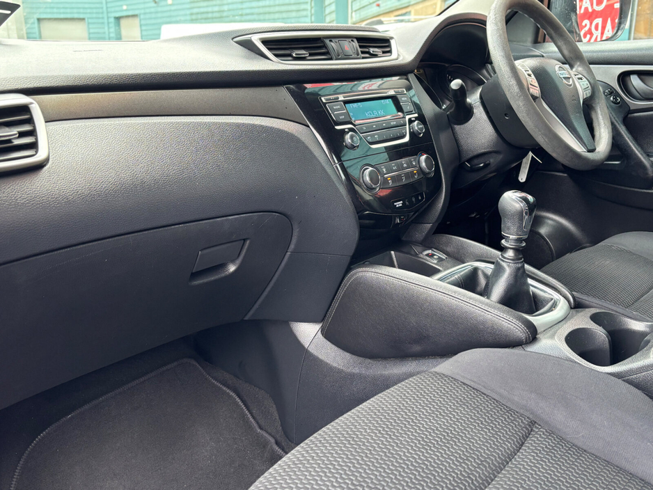 2015 Nissan Qashqai - image 9