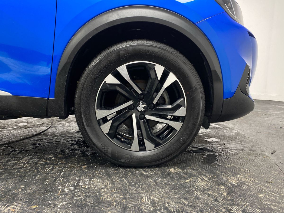 2023 Peugeot 2008 - image 5