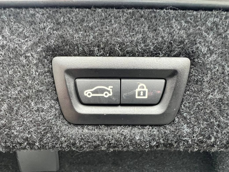 2020 BMW 5 Series - image 14