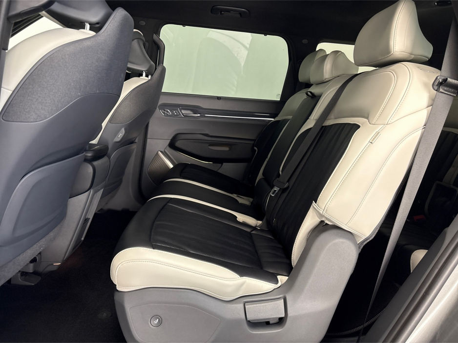 2023 Kia EV9 GT LINE 7 SEATER AWD**PANORAMIC ROOF**HEATED & COOLED LEATHER ELECTRIC SEATS**DRIVER MASSAGE SEAT**DIGITAL DASH**APPLE CAR PLAY MEDIA**REVERSE CAMERA**PARKING SENSORS**360 DEGREE CAMERAS**DRIVE MODES* €63,495