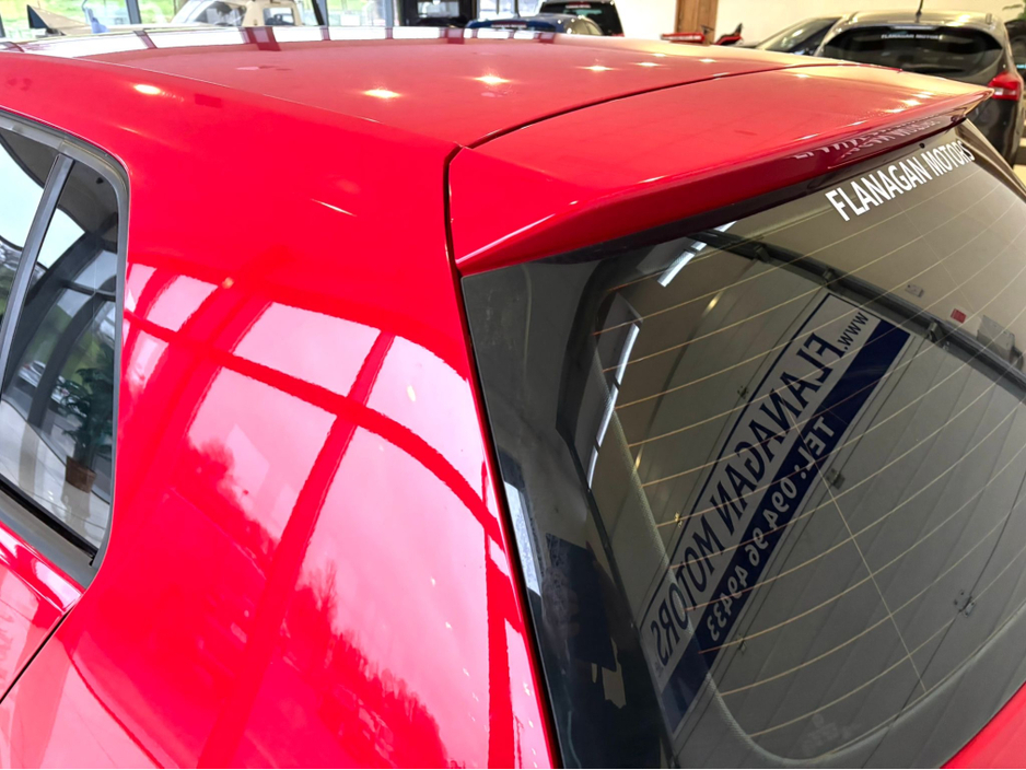 2014 Volkswagen Golf - image 16