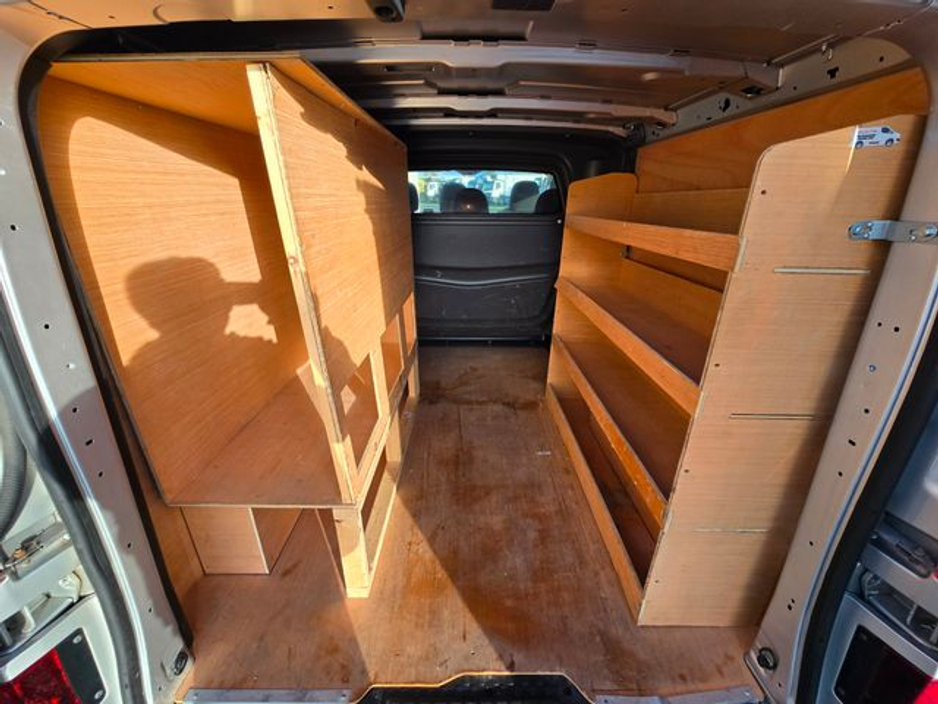 2021 Renault Trafic - image 6