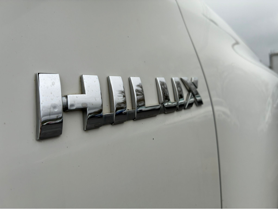 2020 Toyota Hilux - image 16