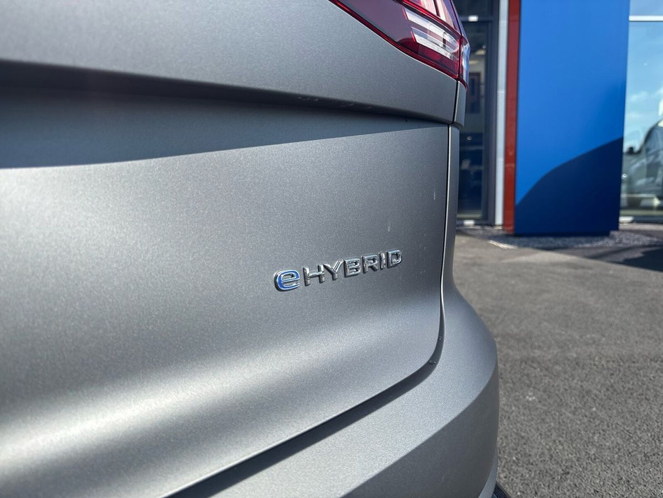 2025 Volkswagen Touareg 3.0 TSI PHEV 462HP R €115,975