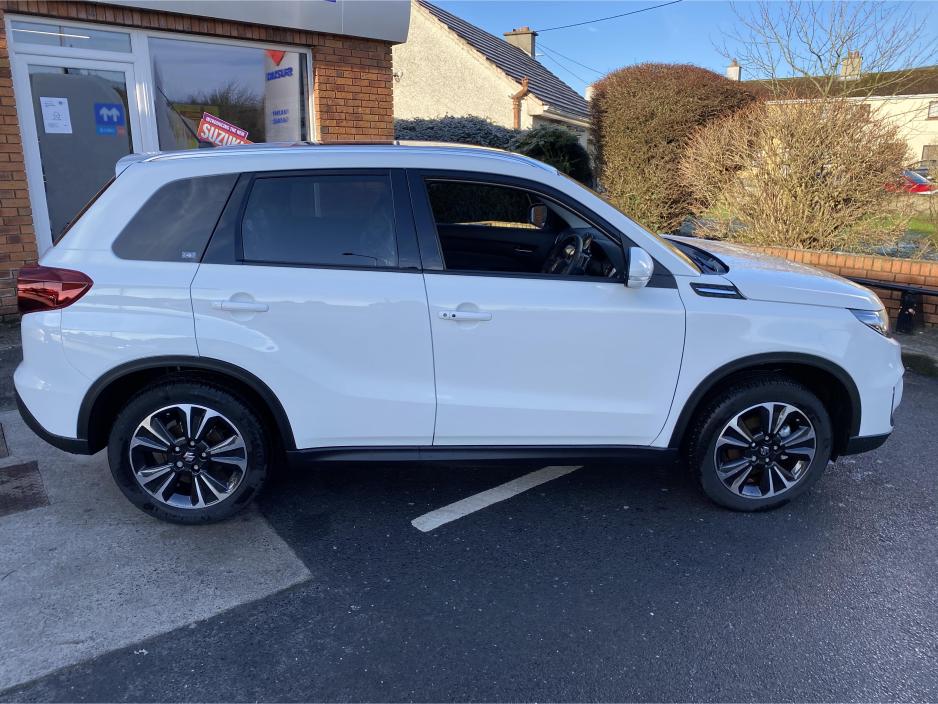 2025 Suzuki Vitara hybrid €30,995