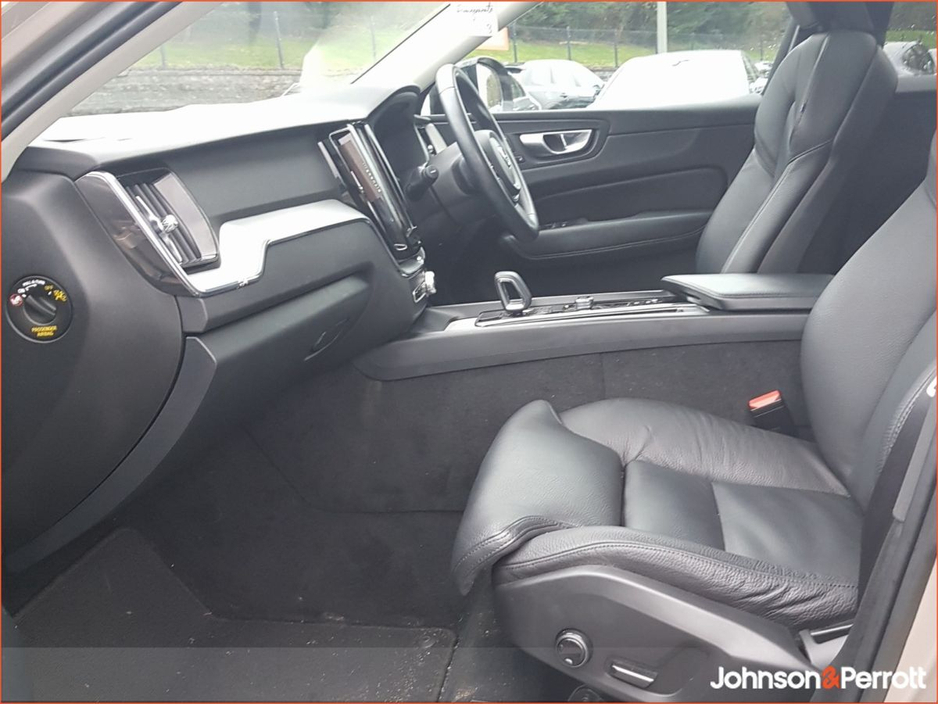 2023 Volvo XC60 - image 7