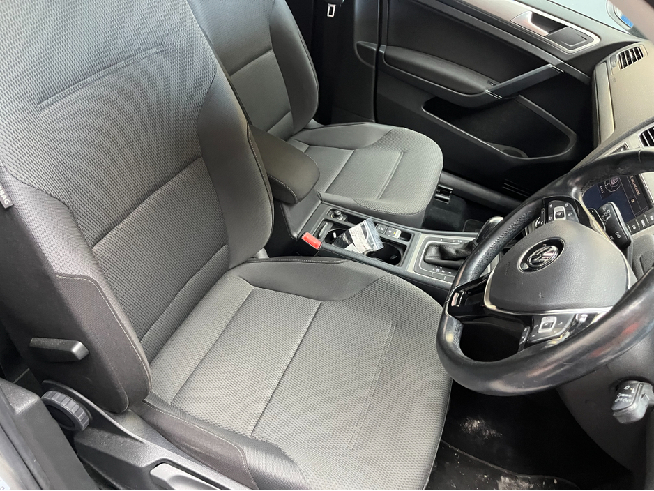 2016 Volkswagen Golf - image 10