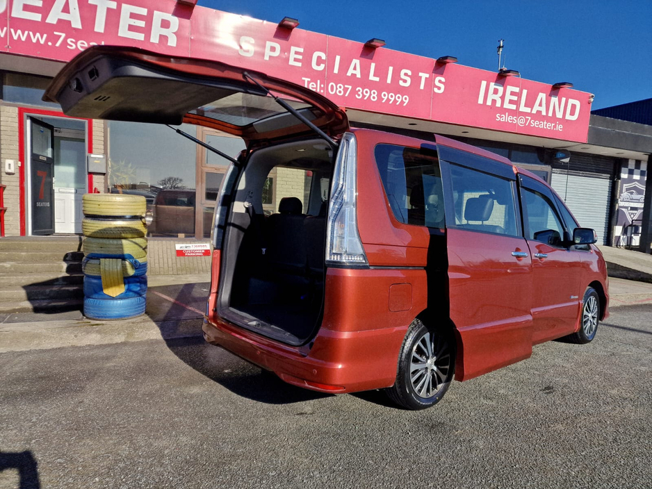2016 Nissan Serena - image 18
