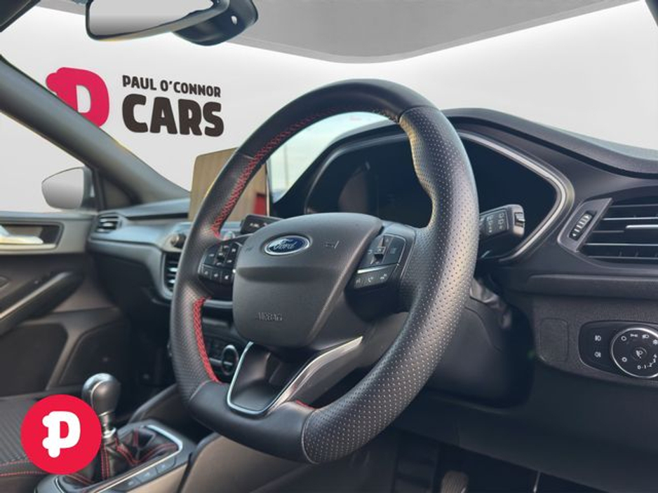 2023 Ford Focus - image 2