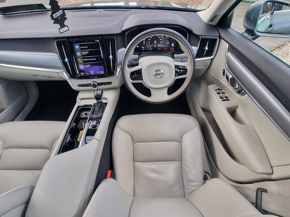 2017 Volvo S90 - image 25