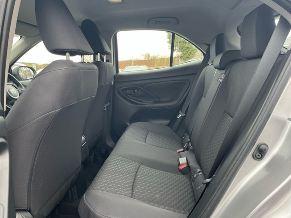 2025 Toyota Yaris Cross - image 7