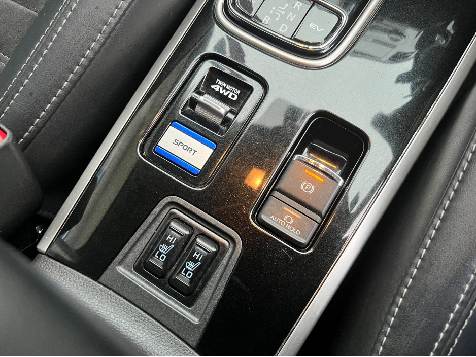 2019 Mitsubishi Outlander JURO PHEV 221BHP 4WD HYBRID 2.4 PETROL //REVERSE CAMERA//KEYLESS ENTRY//HALF LEATHER HEATED SEATS// €19,950