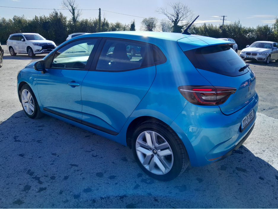 2022 Renault Clio - image 4