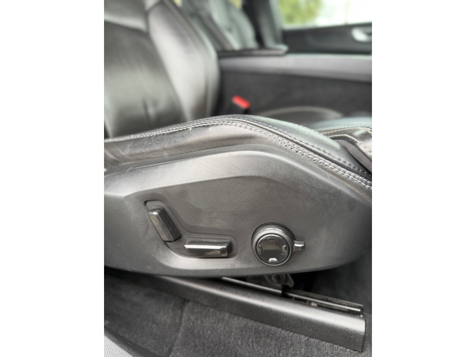 2020 Volvo XC60 - image 30