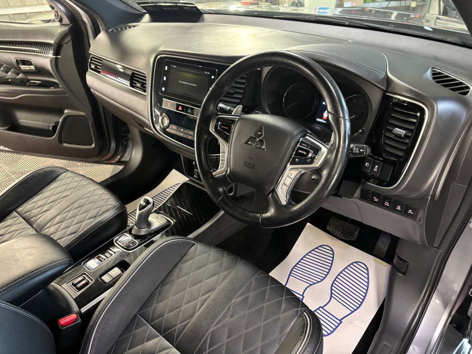 2018 Mitsubishi Outlander - image 8