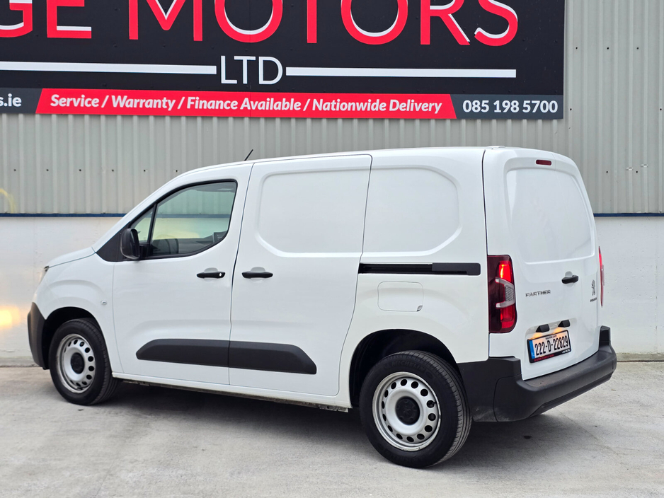 2022 Peugeot Partner - image 10