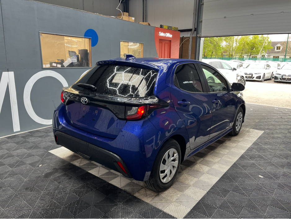 2022 Toyota Yaris - image 2