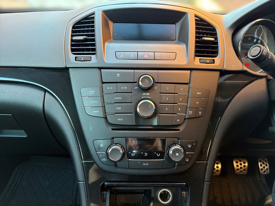 2010 Opel Insignia - image 14