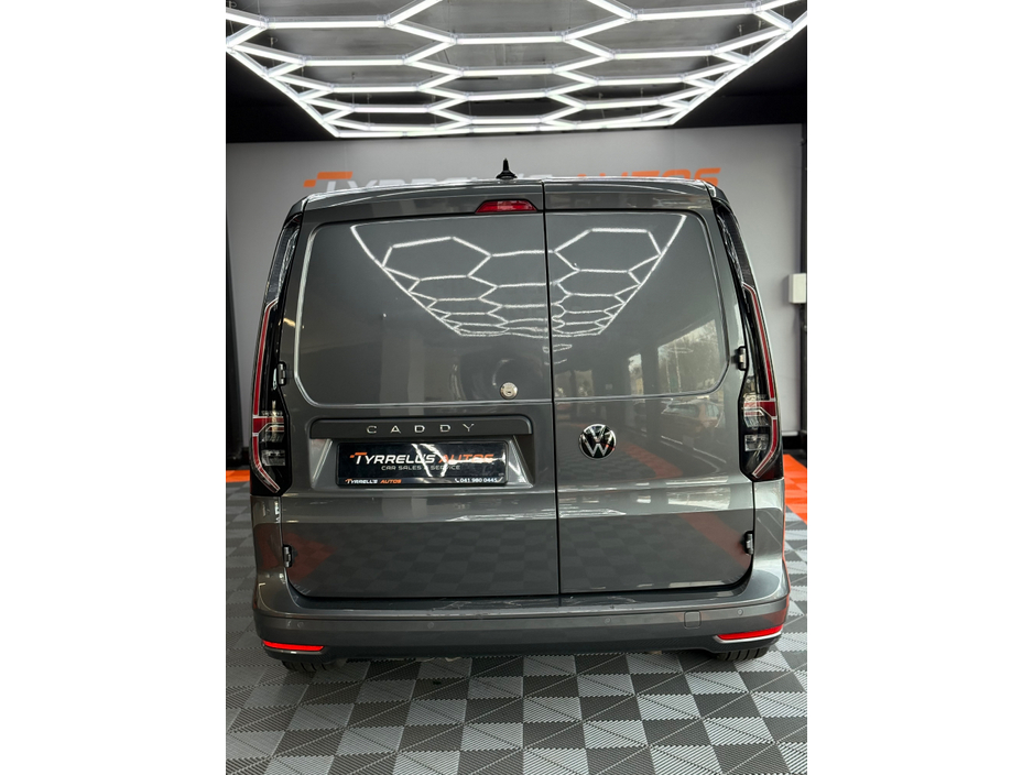 2022 Volkswagen Caddy - image 9