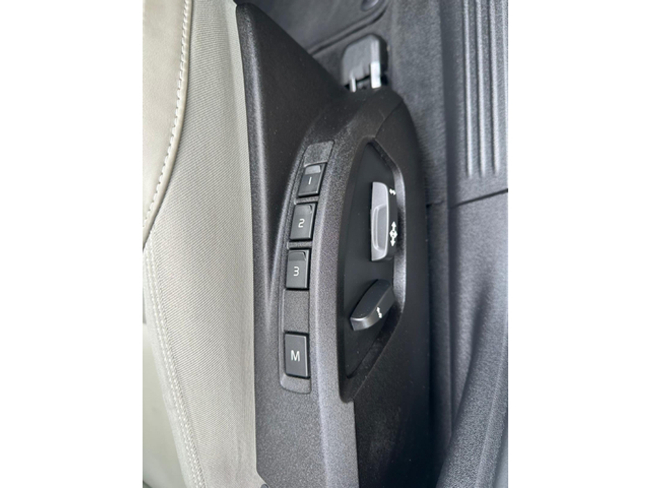 2015 Volvo V40 Cross Country - image 20