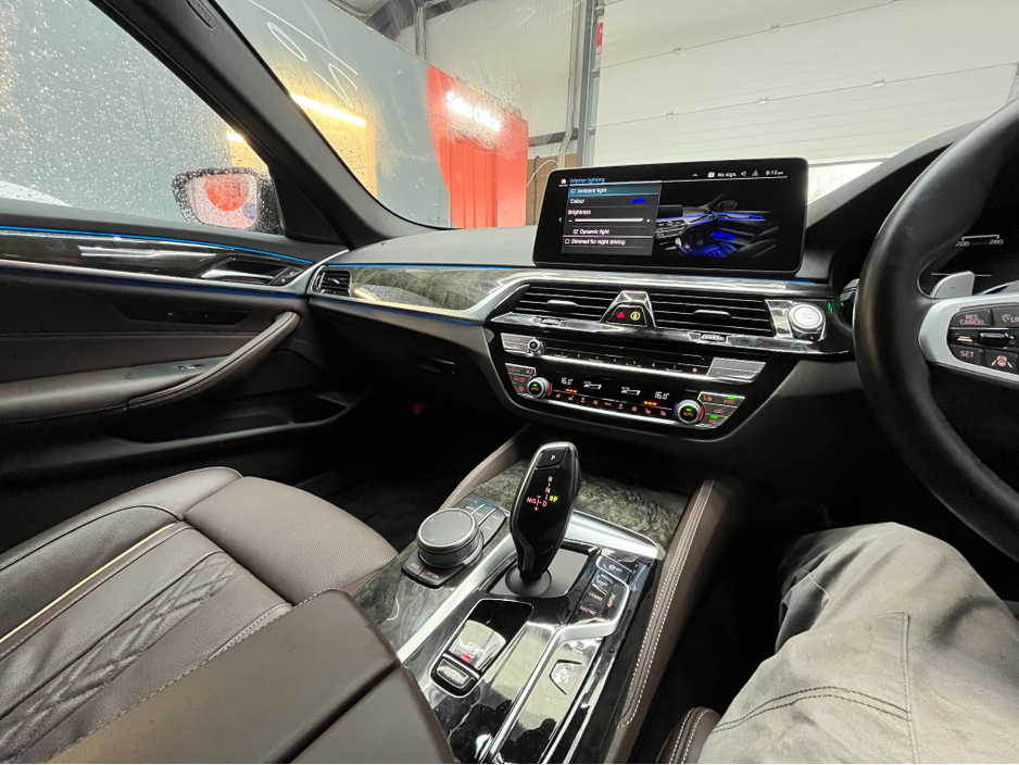 2020 BMW 5 Series - image 21