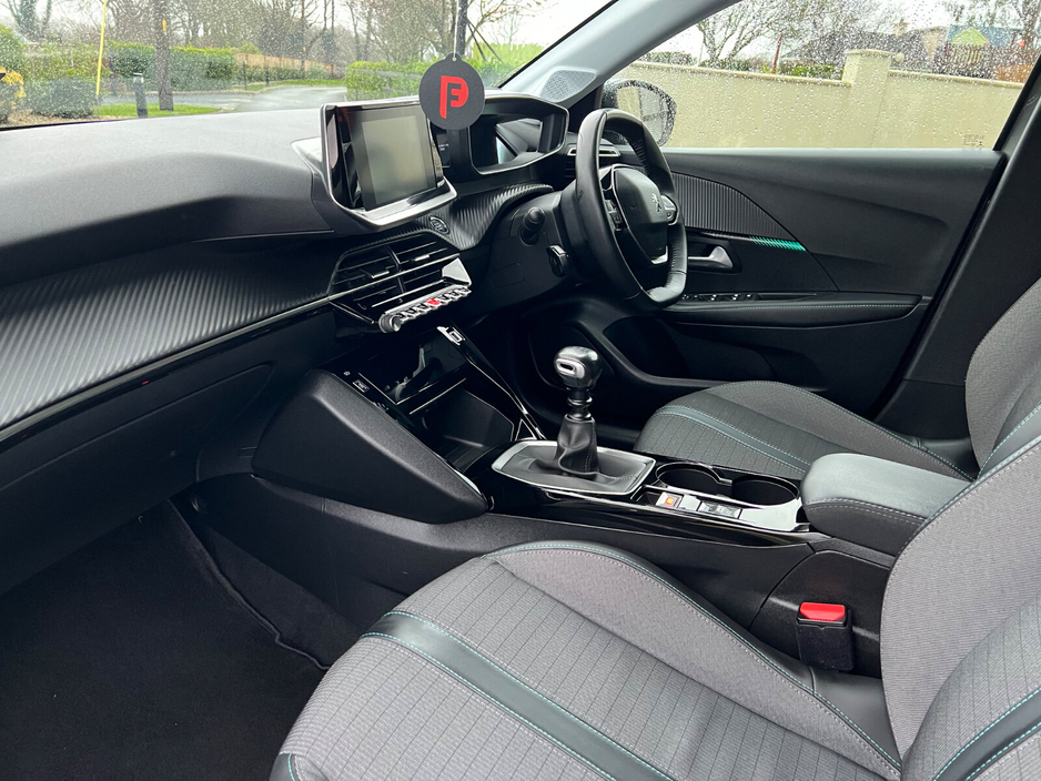 2022 Peugeot 208 1.2 Puretech 100bhp Allure Pack €17,950