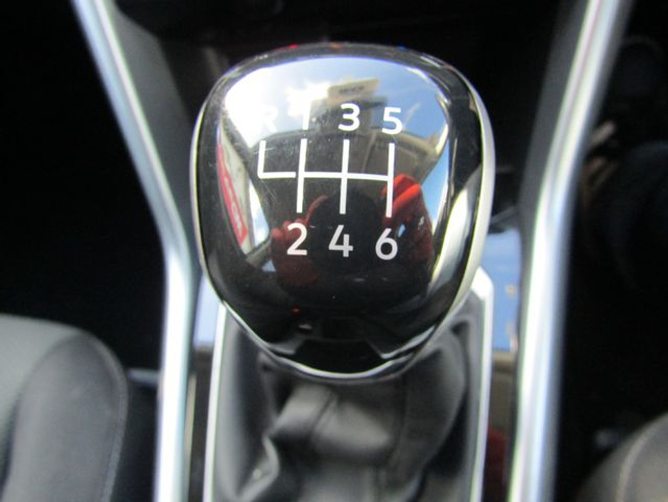 2022 Volkswagen T-Roc - image 38