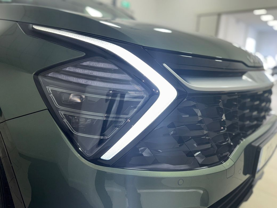 2022 Kia Sportage - image 10