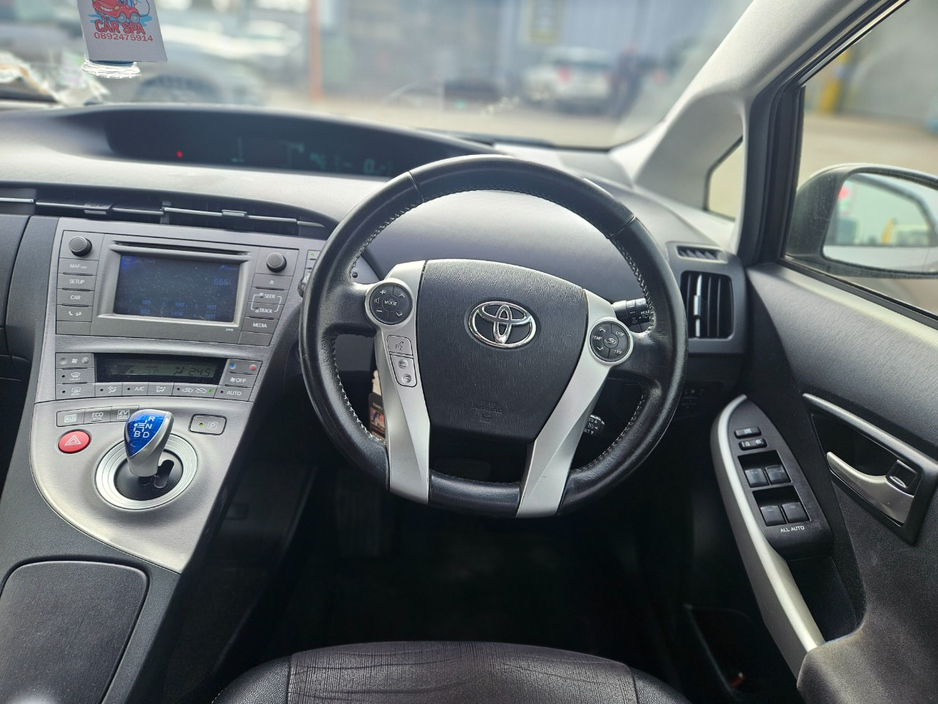 2014 Toyota Prius - image 10