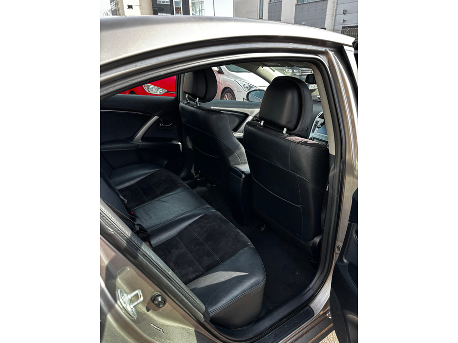 2015 Toyota Avensis - image 7