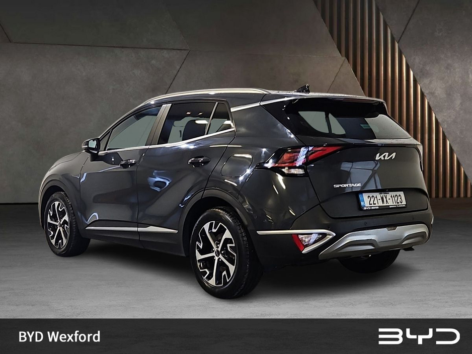 2022 Kia Sportage - image 2