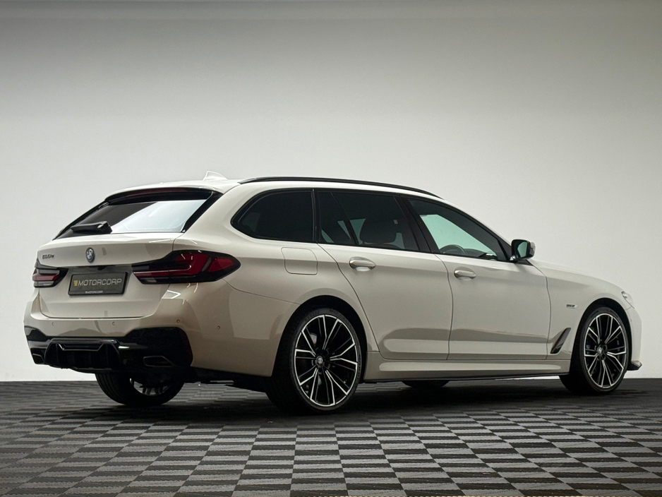2023 BMW 5 Series - image 7