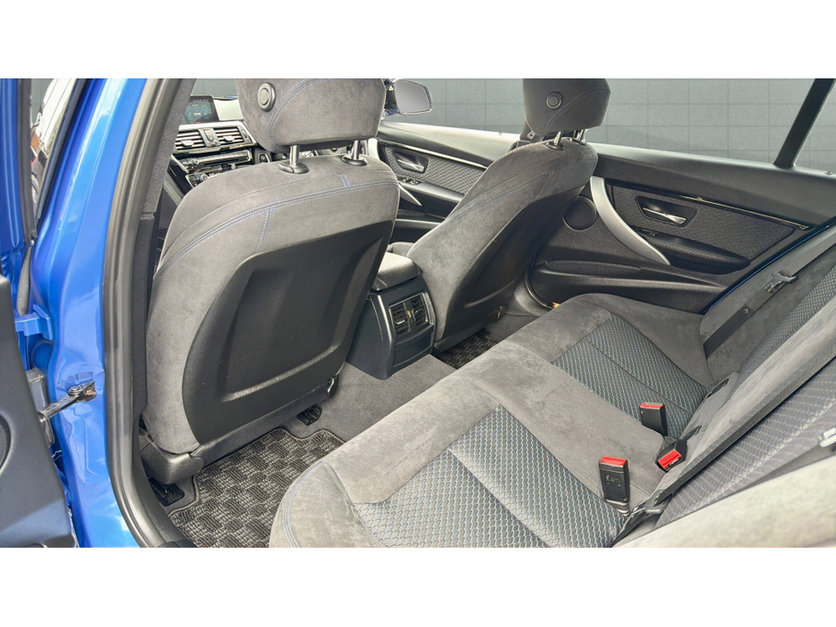 2017 BMW 3 Series - image 29