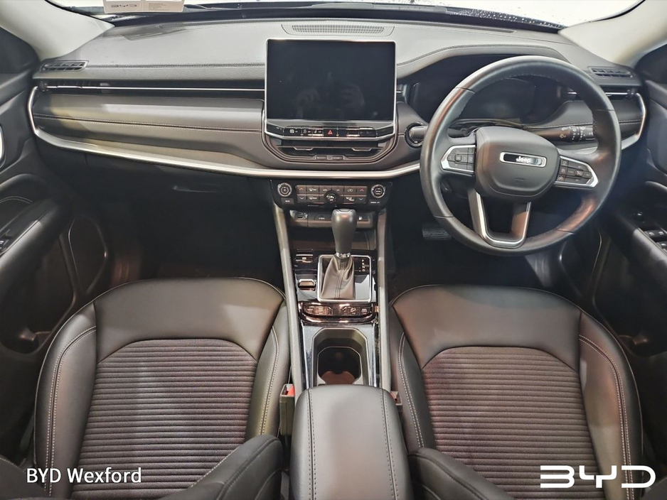 2023 Jeep Compass - image 6