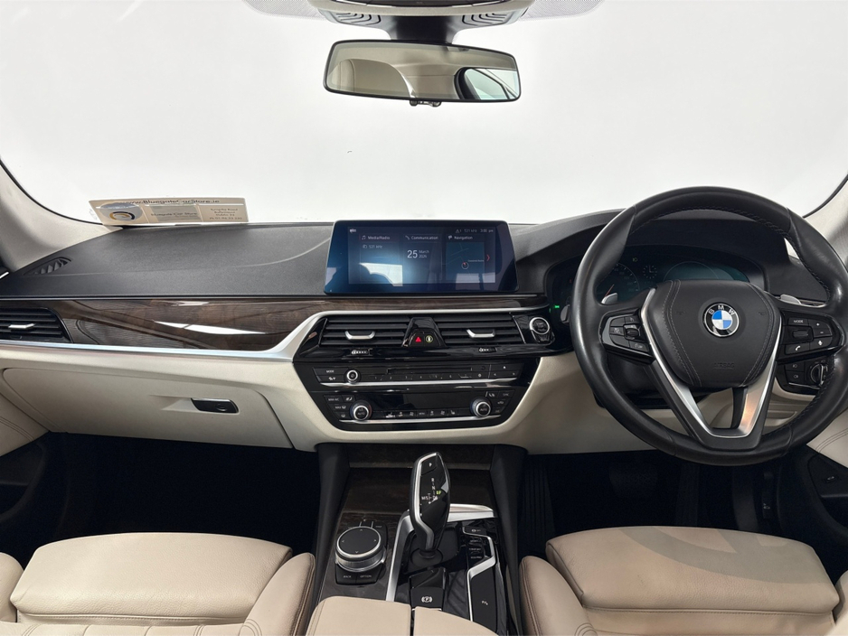 2019 BMW 5 Series - image 14