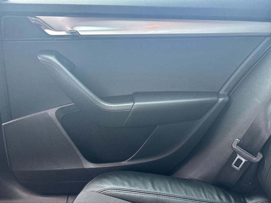 2020 Skoda Octavia - image 11