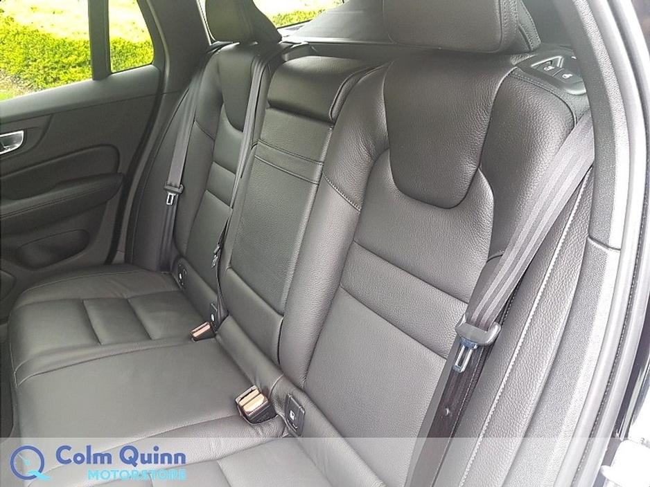 2021 Volvo V60 - image 9