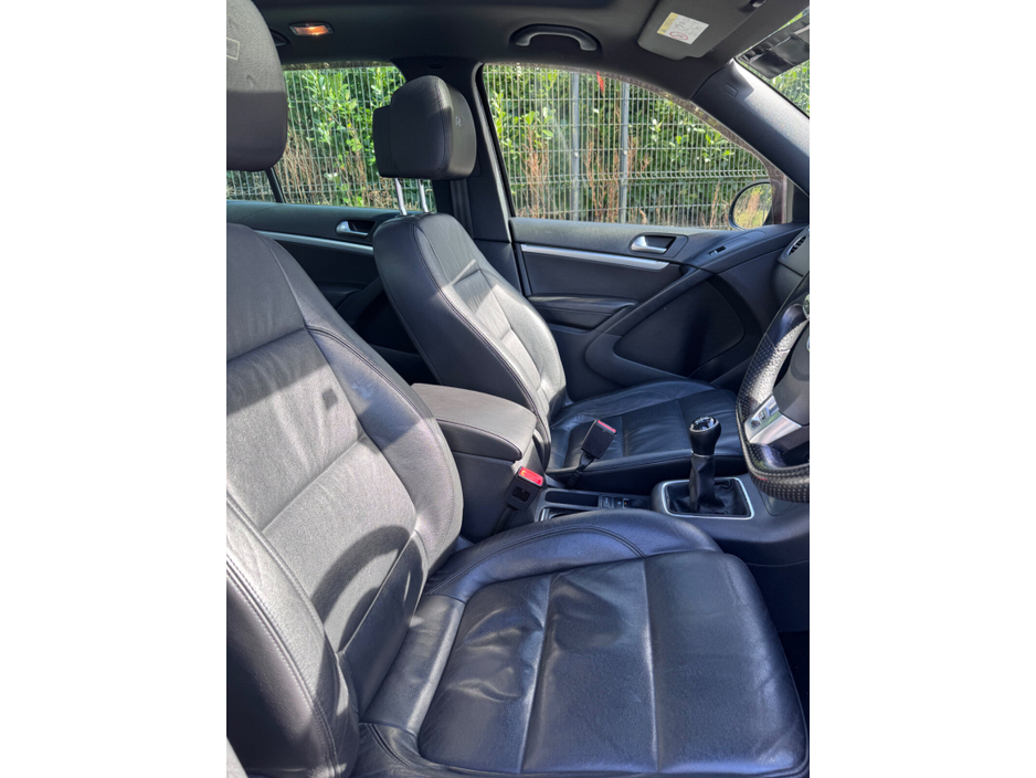 2016 Volkswagen Tiguan - image 12