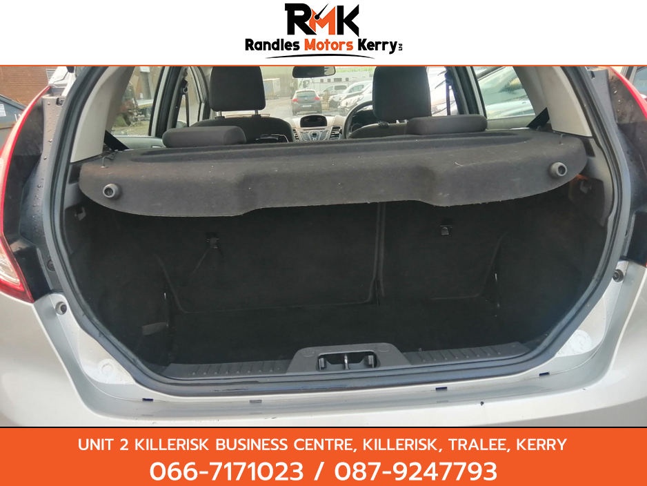 2013 Ford Fiesta - image 9