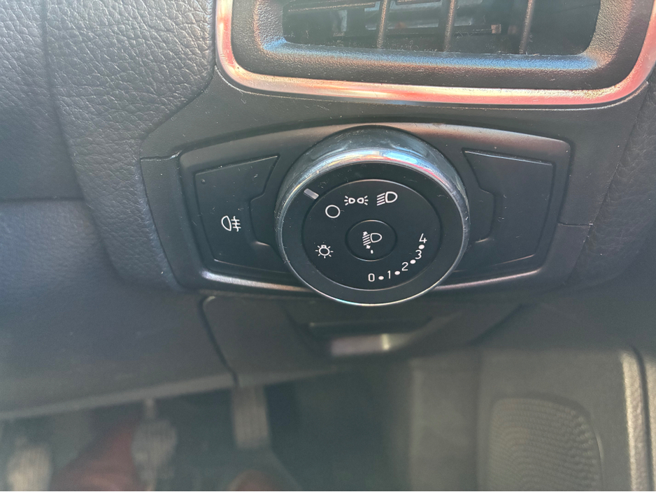 2012 Ford Focus - image 18