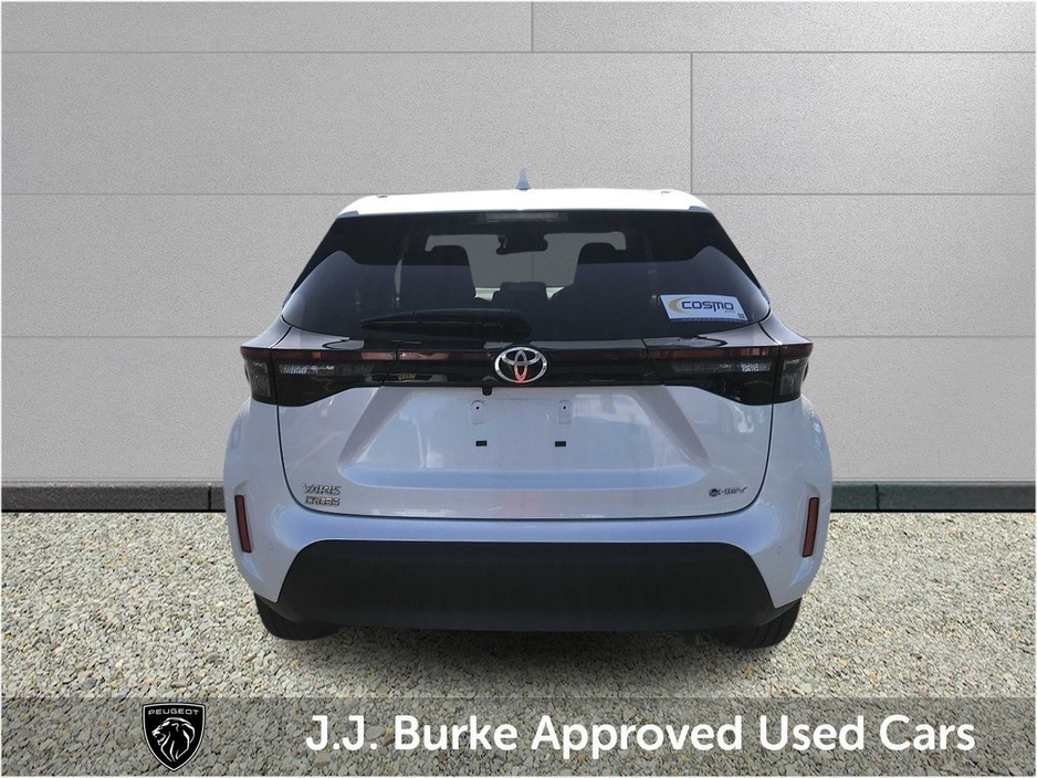 2024 Toyota Yaris - image 5