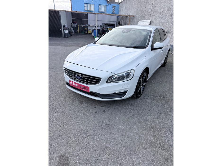 2016 Volvo V60 - image 5